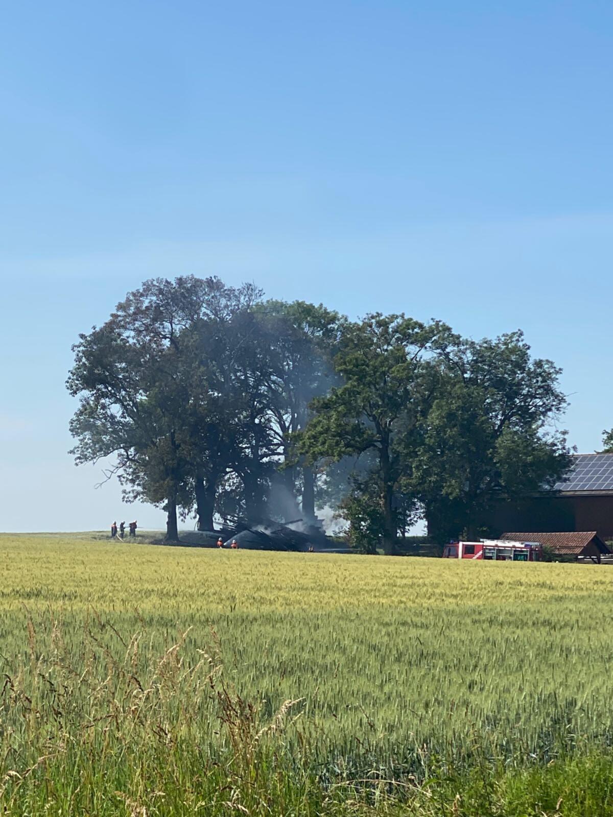 🚨Einsatz 2/2025🚨
🗓️ 20.06.2025 🕓 15.42 Uhr
ℹ️ Brand (B4) Großer Holzstapel neben Gebäude
📍Eschlbach🚒
FF Anning
FF Osterhofen
FF Kirchdorf
FF Buchhofen
FF Wallerfing
FF Aholming
FF Oberpöring
FF Neusling
FF Eichendorf
FF HartkirchenNachalarmierung:
FF Forsthart
FF Otzing
FF Plattling
THW Fachberater#rettenlöschenbergenschützen #ehrenamtistehrensache #brandb4 #einsatz #ffwramsdorf