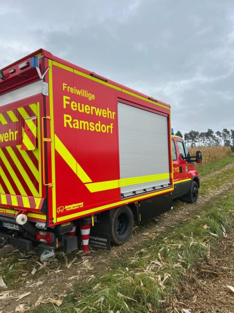 🚨Einsatz 4/2025🚨
🗓️ 08.10.2025
ℹ️THL LKW umgekippt
📍Englöd/Winklarn🚒
FF Wallerfing
FF Osterhofen
Führungskräfteaus Lkr. DGF-LAN:
FF Eichendorf
#fframsdorf #einsatz #THL #ehrenamtistehrensache #löschenrettenbergenschützen #unfall
