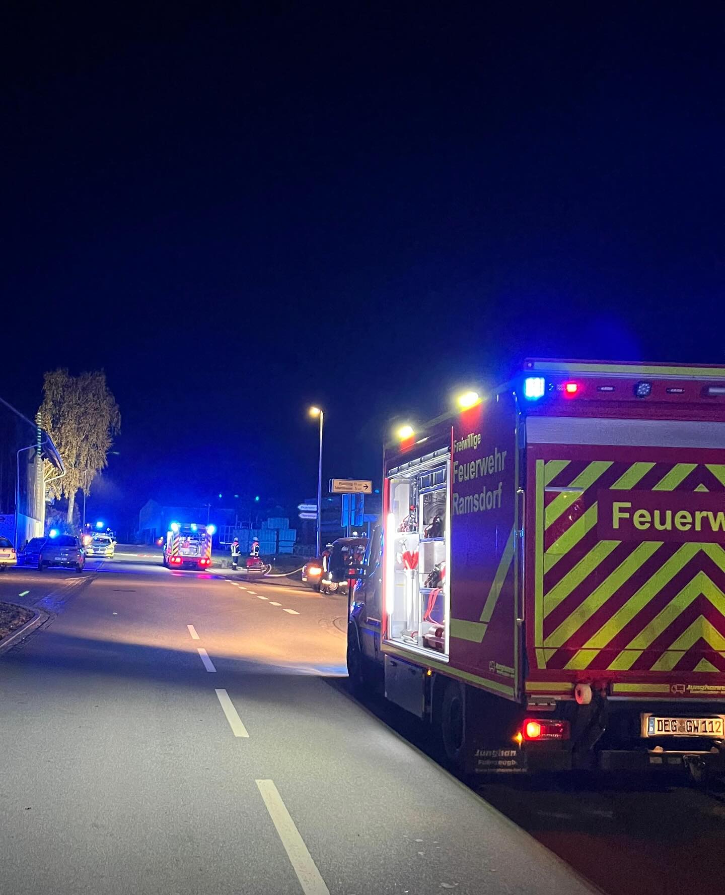 🚨Einsatz 5/2025🚨
🗓️ 31.10.2025
ℹ️ Brand Alarmstufenerhöhung auf B4
📍Wallerfing🚒
FF Wallerfing
FF Aholming
FF Neusling
FF Penzling
FF Buchhofen
FF Oberpöring
FF Osterhofen
Führungskräfteaus Lkr. DGF-LAN:
FF Eichendorf
FF Adldorf
FF Hartkirchen