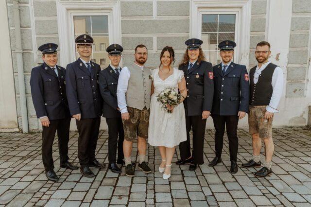 ✨Zwei Herzen, ein gemeinsamer Weg ✨- am 14.03.2026 haben unser Kamerad Michael und seine Anja JA gesagt 💐 Die FF Ramsdorf wünscht euch Liebe, Glück und viele unvergessliche Momente ✨Alles Liebe und Gute für eure gemeinsame Zukunft 🫶🏼 #feuerwehr #hochzeit #ehrenamtistehrensache #spalierstehen