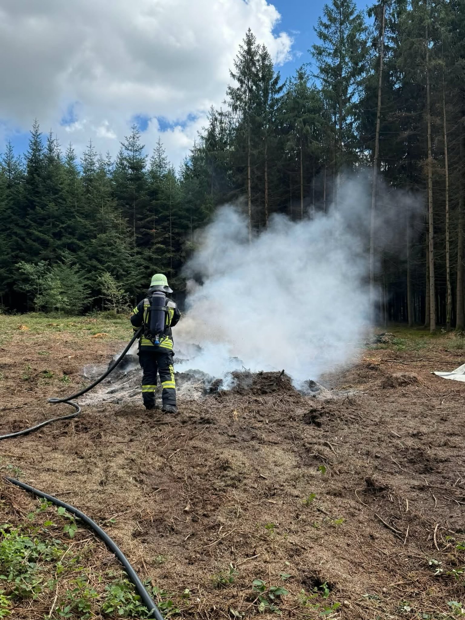 🚨Einsatz 5/2026🚨
🗓️ 29.08.2026
ℹ️ Brand B1 im Freien #Kleinbrand
📍Ammersöd🚒
FF Wallerfing