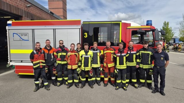 🚒 Gruppführer Lehrgang 🚒
Von 07.09-11.09.2026 nahm unser Kamerad Niklas Strohmaier am Gruppführer Lehrgang an der Feuerwehrschule in Regensburg teil.
Wir gratulieren recht herzlich zur bestandenen Prüfung und bedanken uns für dein ehrenamtliches Engagement 💐🙏 #gottzurehrdemnächstenzurwehr #rettenlöschenschützenbergen #freiwilligefeuerwehr #ffwramsdorf #ehrenamtistehrensache